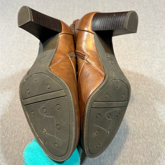 Life Stride Soft System Ankle Boots. Brown size 9 M with 3 inch heel - Picture 5 of 6